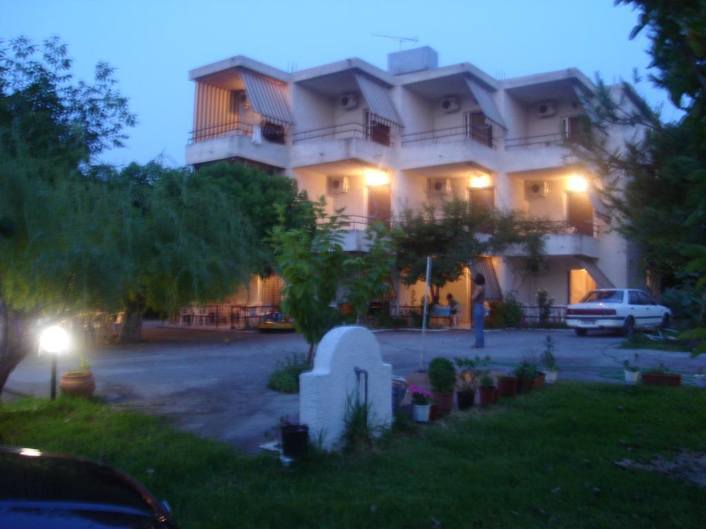 Apartments Skardoutsou Agiokampos  Exterior photo
